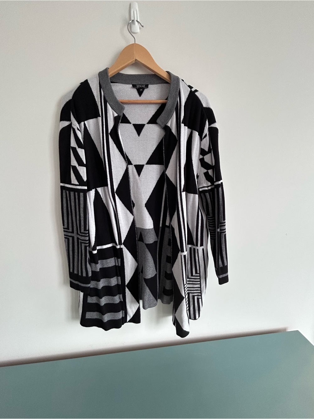 Renuar Black, White & Gray Geometric Open-Front Cardigan